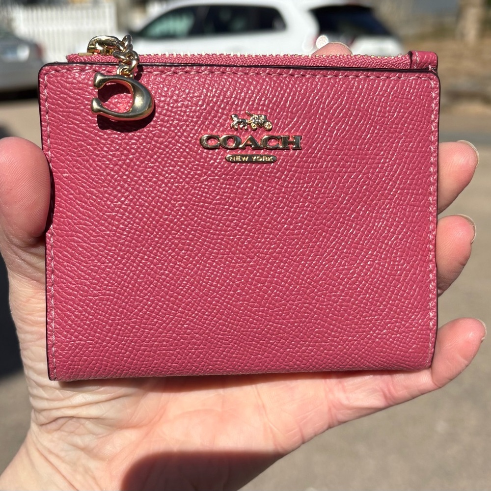 Coach Cross Grain Leather Snap Card Case. Pink/Gold Hardware.